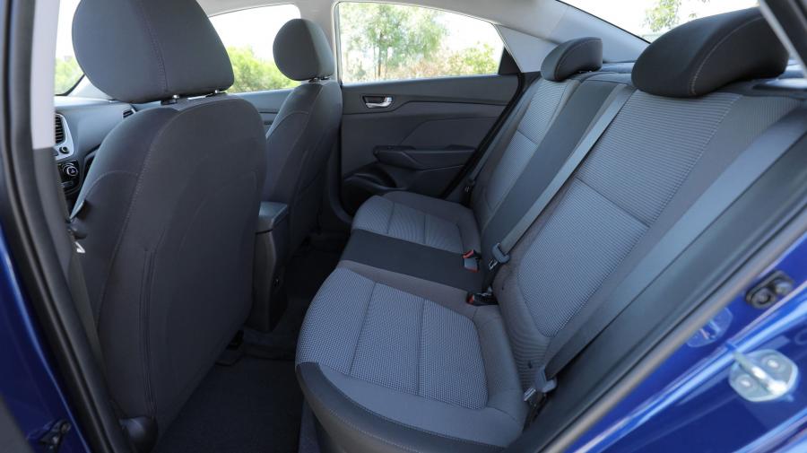 Интерьер Hyundai Accent 2017 года  (NA) (фото 31 из 63)